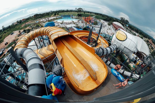 akvapark-v-pattaje-cartoon