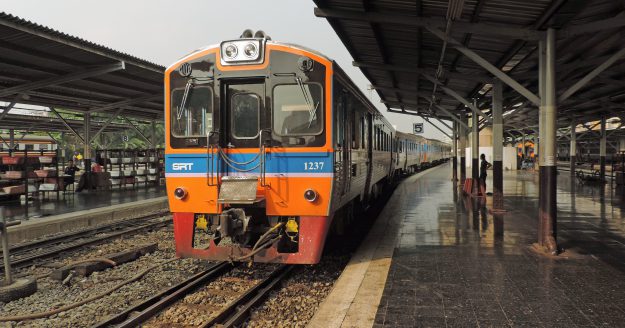 train-bangkok-surathani train-bangkok-surathani