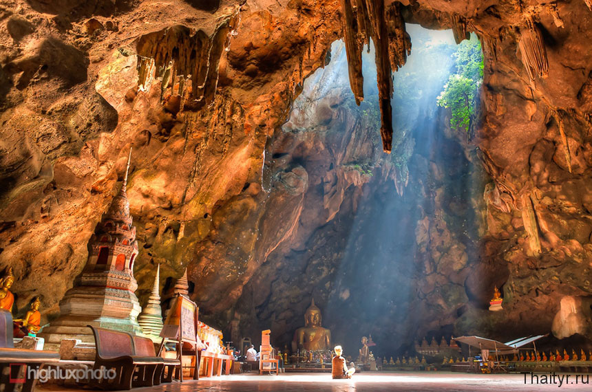 Храм в пещере Khao Luang Cave