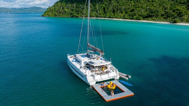 Парусный Катамаран Эклипс