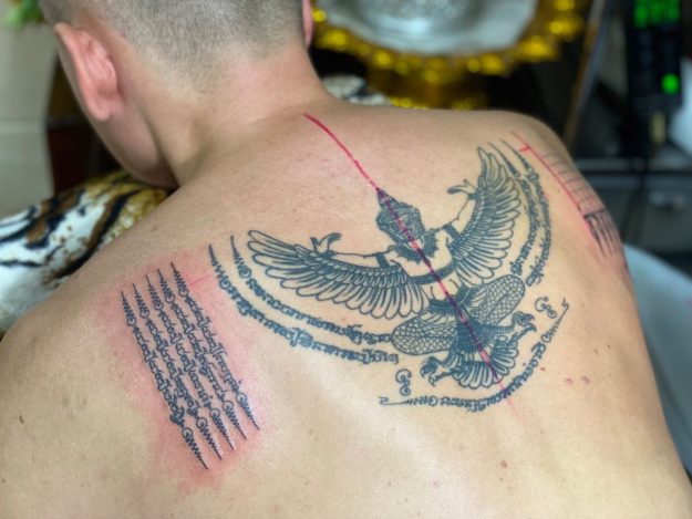 Аджан Дам сак янт в паттайе